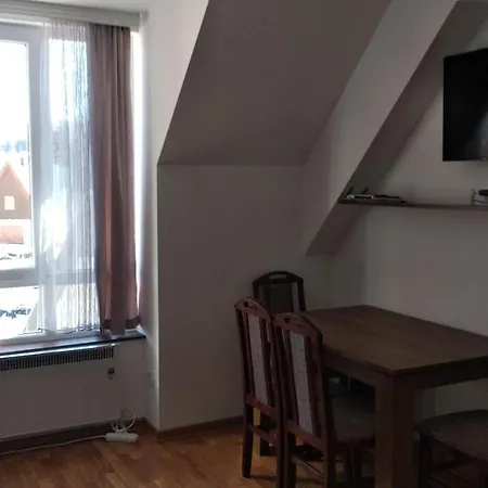 Lägenhet Lux U Kraljevim Cardacima