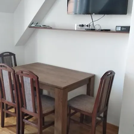 Lux U Kraljevim Cardacima *