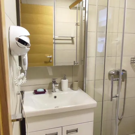 Lux U Kraljevim Cardacima *