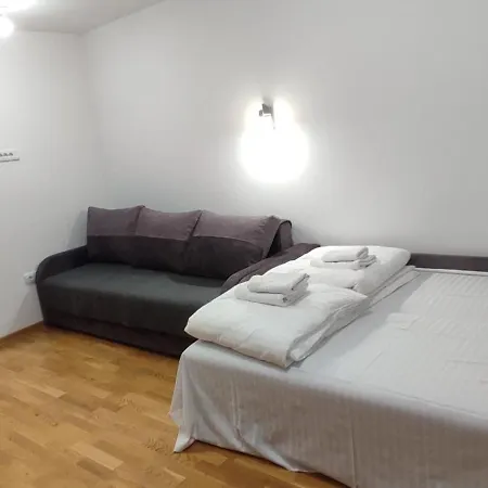 Apartman Lux U Kraljevim Cardacima *
