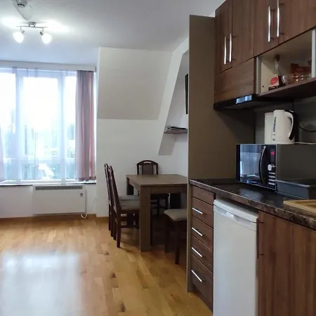 Lux U Kraljevim Cardacima