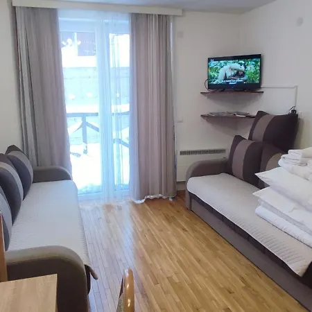 Lux U Kraljevim Cardacima Kopaonik