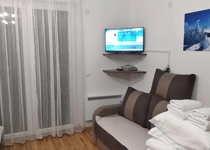 Apartman Lux U Kraljevim Cardacima *