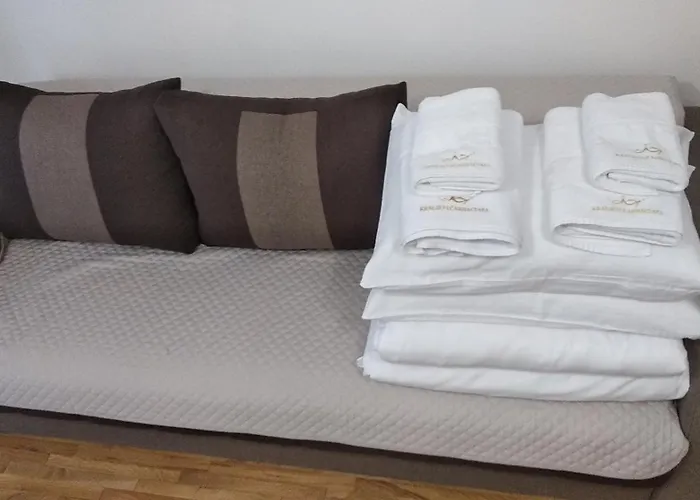 Apartman Lux U Kraljevim Cardacima